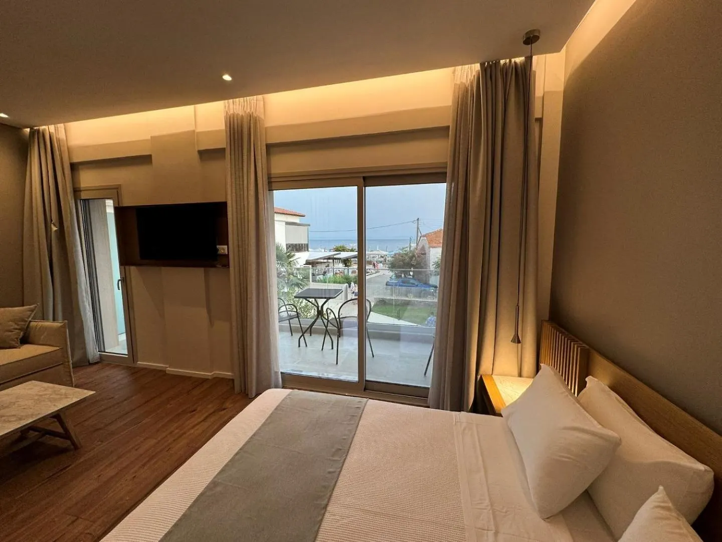 Studio Nikiti Beach
